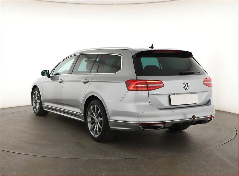 Volkswagen Passat (2019) 2.0 TDI, Automat, Navi - fotka 4 z 21