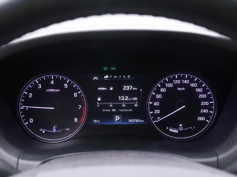 Hyundai Genesis 3,8 V6 232kW Exclusive 4x4 CZ - fotka 19 z 40