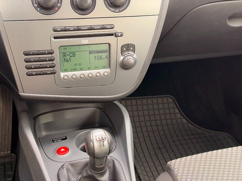 Seat Leon (2008) Salsa 1.4 MPi 63kW Klima - fotka 19 z 45