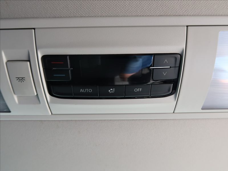 Volkswagen Multivan 2,0 TDi,110kW,7míst,4x4,DSG,DP - fotka 21 z 34
