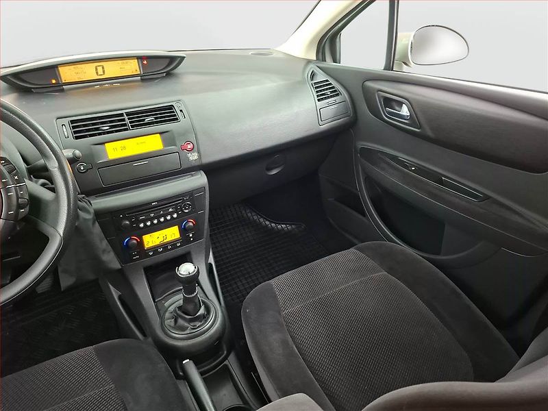 Citroën C4 (2008) 1.6 16V, po STK, Tažné, Klima - fotka 8 z 16