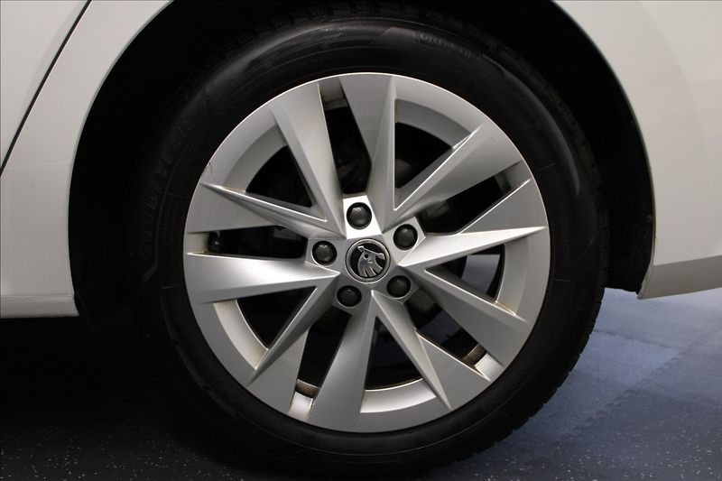 Škoda Octavia 2,0 TDI DSG Style 1.majitel CZ - fotka 29 z 36