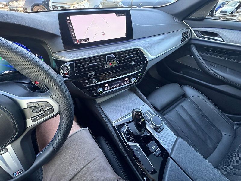 BMW Řada 5 (2018) 540i G31 3,0 250KW MPACKET 4X4 - fotka 25 z 50