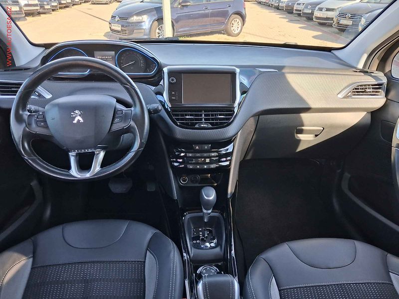Peugeot 2008 (2016) 1.2 PT, Active, AT, TZ, navi - fotka 8 z 17