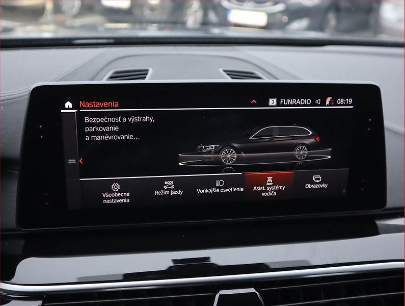 BMW Řada 5 (2019) Luxury Line 530d xDrive - fotka 22 z 24