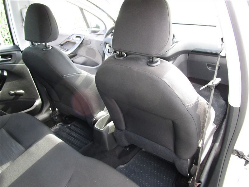 Peugeot 208 1.0i - fotka 22 z 40