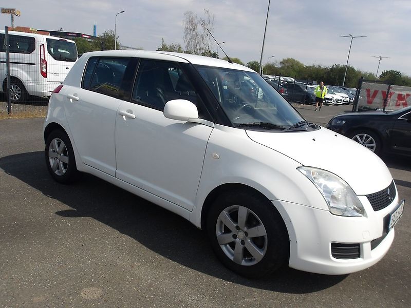 Suzuki Swift 1,3i  ČR 2xKLÍČE,KLIMA ! - fotka 6 z 27