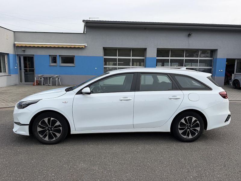 Kia Ceed Kombi 1,5i 103kW  - fotka 9 z 21