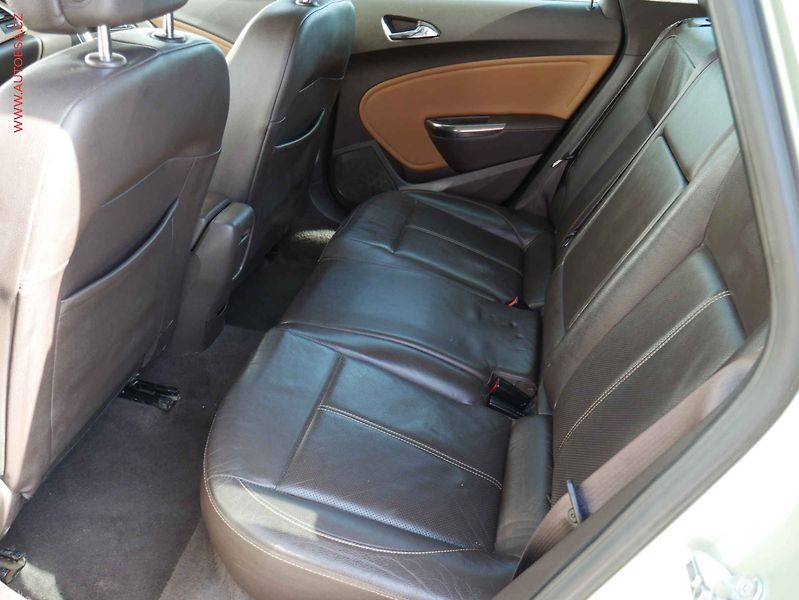 Opel Astra (2011) 1.7 CDTI, Klima, AC - fotka 10 z 19