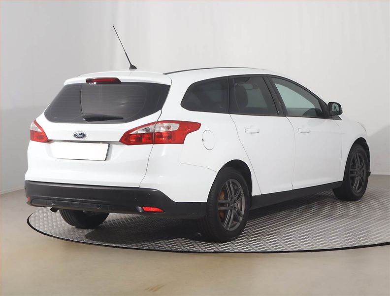 Ford Focus (2013) 1.6 TDCI, nová STK - fotka 5 z 14