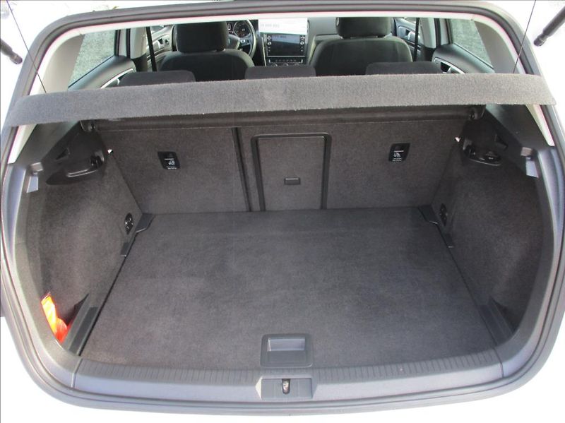 Volkswagen Golf 1,0 TSI,klima,Apple/Android - fotka 9 z 28
