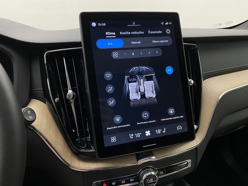 Volvo XC60 T8 AWD RECHARGE ULTRA BRIGHT - fotka 39 z 67