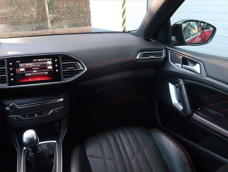 Peugeot 308 (2016) GT Line 2.0 BlueHDi, Navi - fotka 8 z 18