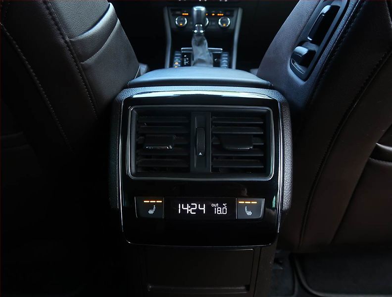 Škoda Superb (2016) Laurin&Klement 2.0 TDI - fotka 27 z 28