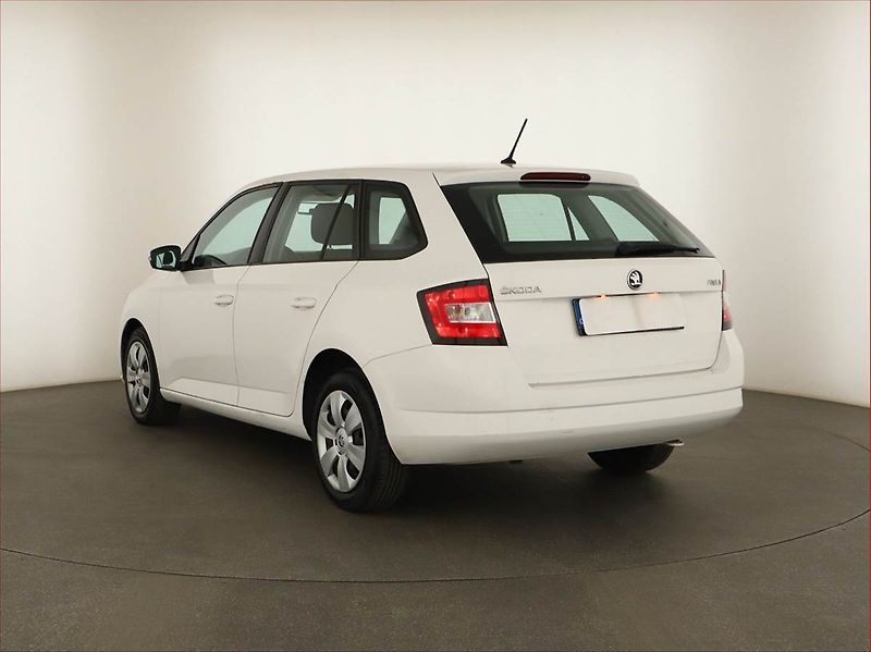 Škoda Fabia (2016) 1.4 TDI, nová STK, rezervace - fotka 4 z 10