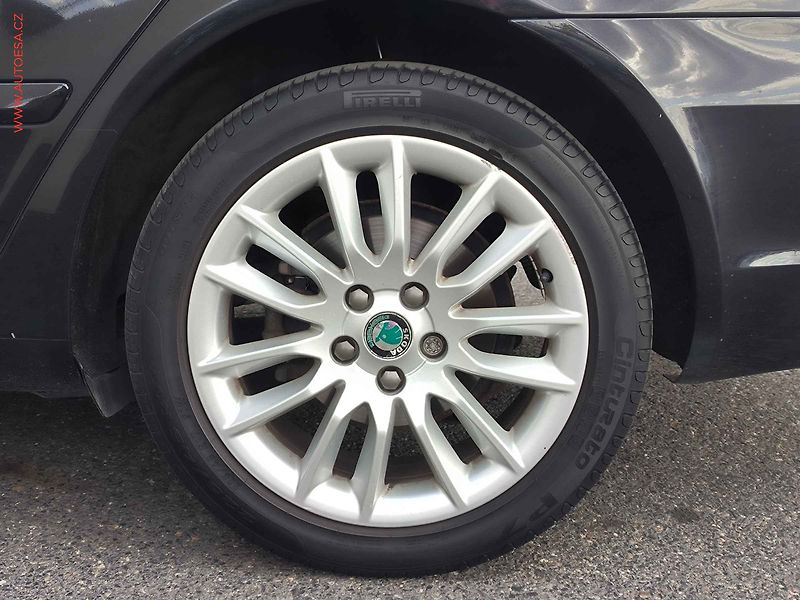 Škoda Octavia (2011) 2.0 TDi, ČR, Xenon, navi - fotka 21 z 22