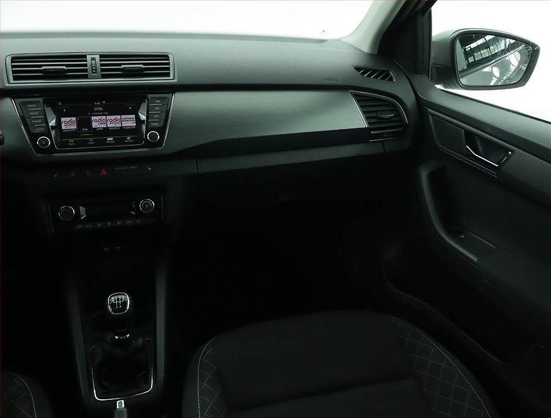 Škoda Fabia (2016) Style 1.2 TSI, Serv.kniha - fotka 8 z 16