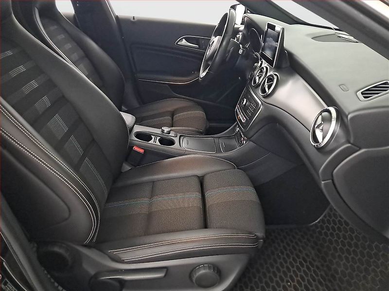 Mercedes-Benz CLA (2017) 180 CDI, Automat, Kůže, Navi - fotka 9 z 18