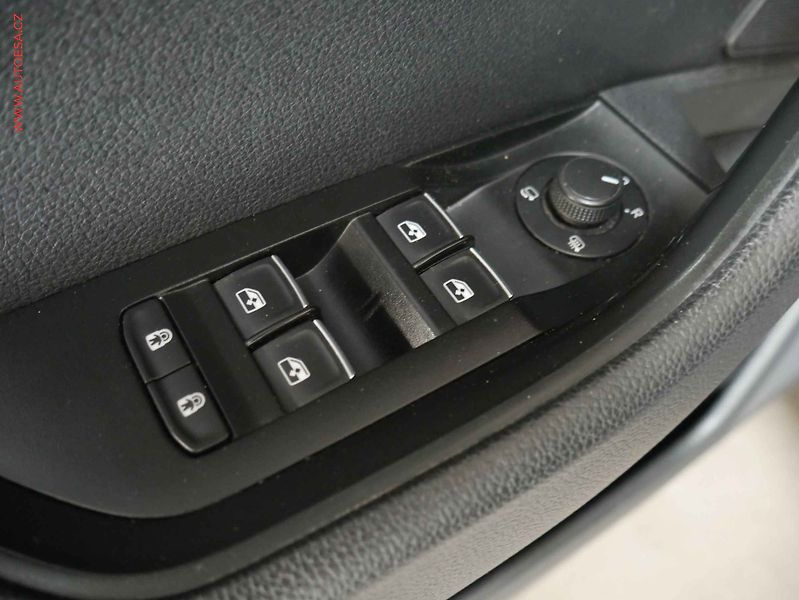 Škoda Superb (2018) 2.0 TDi 4x4, DSG, navi, bixen - fotka 21 z 22