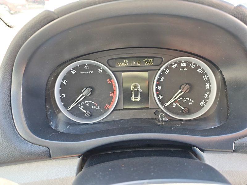 Škoda Fabia (2009) 1,4i 63 KW Top Clever - fotka 17 z 28