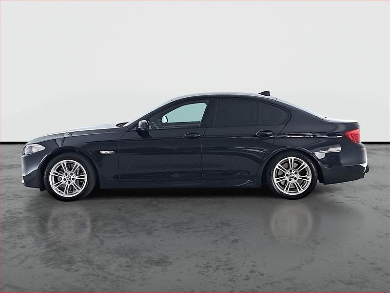 BMW Řada 5 (2011) M Paket 530d xDrive, 4X4 - fotka 3 z 23