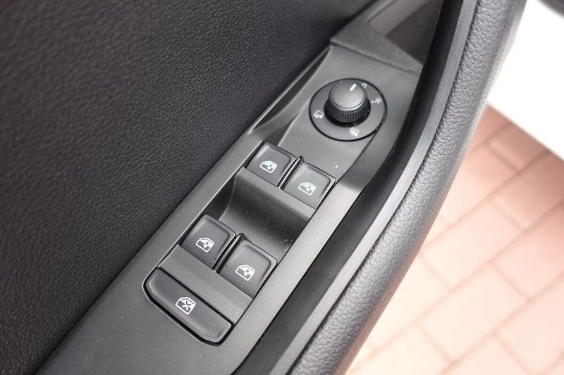 Škoda Superb 1.4 TSI 110kW Active Combi DSG - fotka 9 z 26