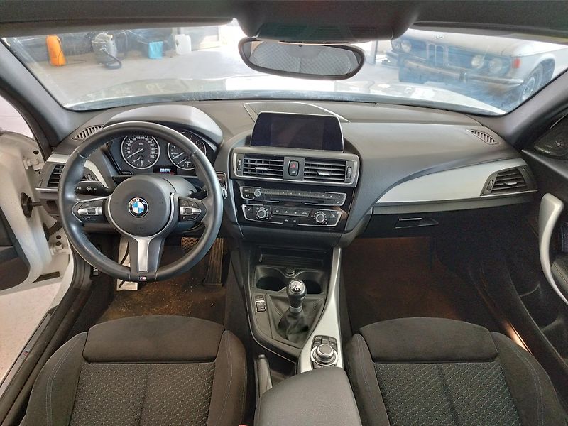 BMW Řada 1 (2017) 120I,135KW,MANUÁL.ALU,NAVI - fotka 19 z 29