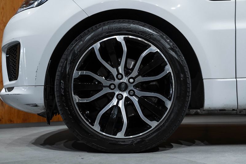 Land Rover Range Rover Sport - fotka 2 z 28