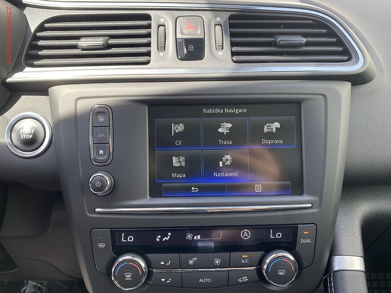 Renault Kadjar (2016) 1.2 TCe, BOSE, AT, LED, panor - fotka 17 z 18