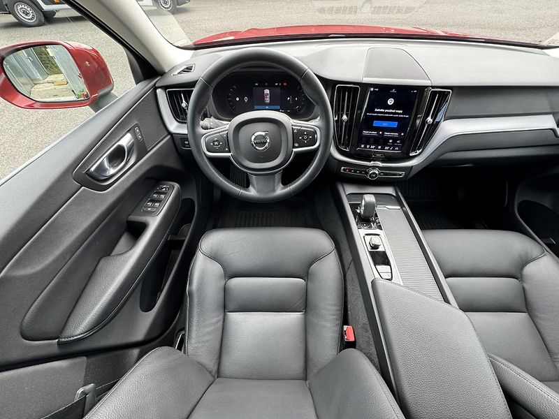 Volvo XC60 B4 (nafta) FWD příd. top. TZ  - fotka 14 z 43