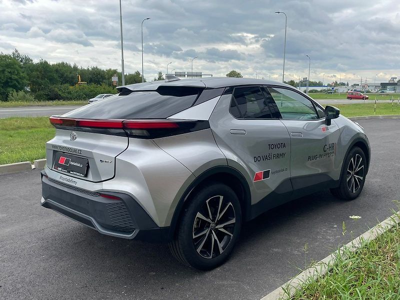 Toyota C-HR 1.8L Style Hybrid 2x4 - fotka 9 z 23