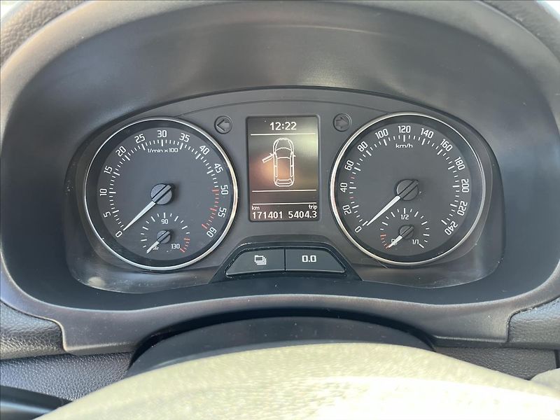 Škoda Fabia 1,6 TDi ČR KLIMA ALU 2 x KOLA - fotka 22 z 33