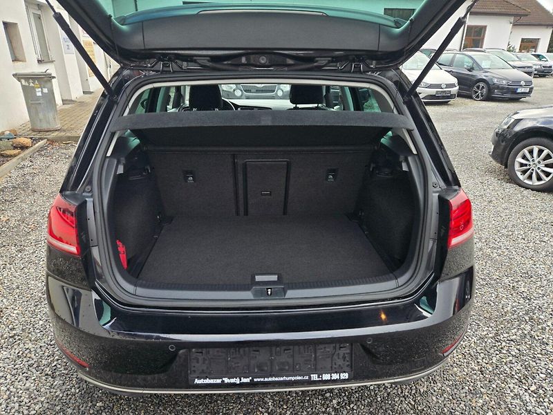 Volkswagen Golf (2019) 1.5 TSI BLUEMOTION,TOP,NAVI - fotka 16 z 28