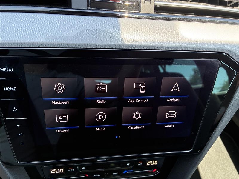 Volkswagen Passat 2,0 KAMERA 360,KEYLESS,VIRTUAL - fotka 20 z 31