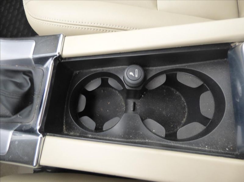 Volvo XC60 2,0 D3  Summum - fotka 13 z 34