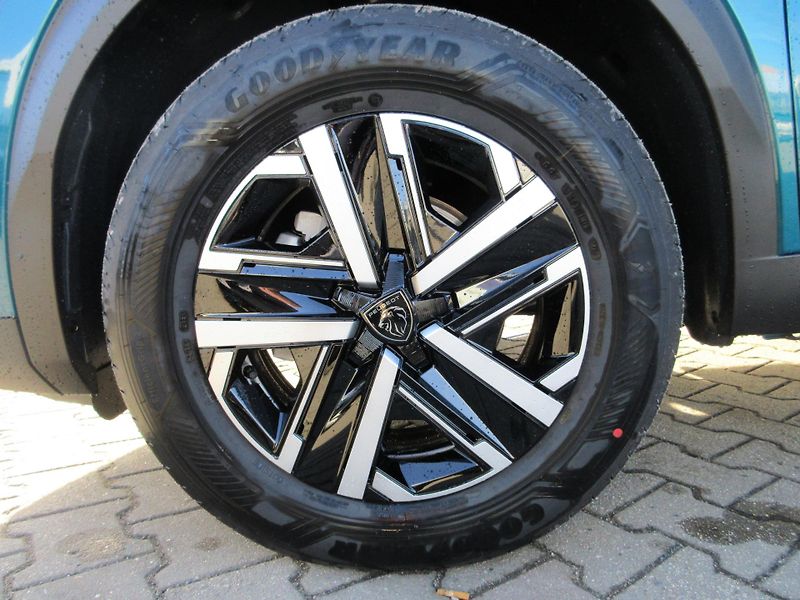 Peugeot 2008 STYLE PureTech 100 S&S MAN6 - fotka 35 z 36
