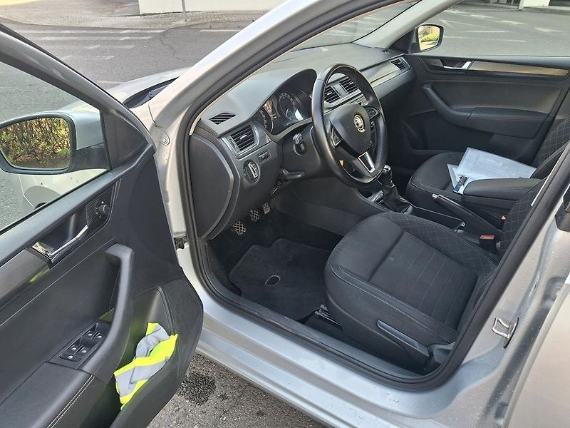 Škoda Rapid TDi 6AZ8285 - fotka 17 z 28