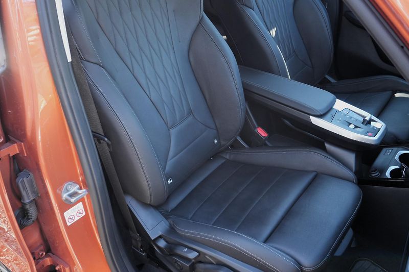 BMW X1 23i xDrive, Tažné, 360° kamera - fotka 39 z 40