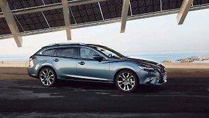 Mazda 6 si účtuje za kombi přesně tolik, co za sedan. Tedy 716 400 Kč.