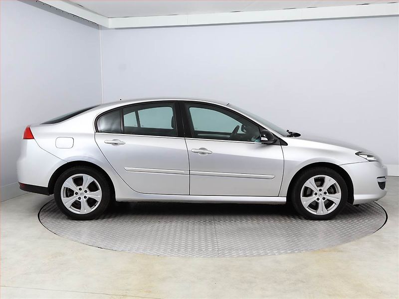 Renault Laguna (2008) 2.0 DCi, jezdí dobře, Xenony - fotka 6 z 15