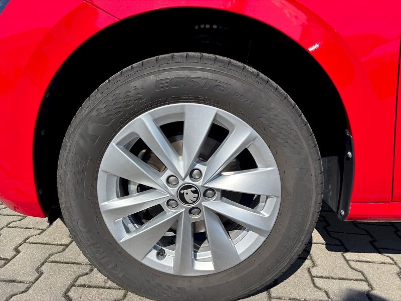 Škoda Kamiq (2025) Selection 1.0 TSI 85 kW M6 - fotka 13 z 24