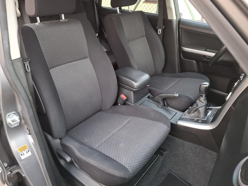 Suzuki Grand Vitara 2.0 benzin  Rezervace - fotka 23 z 43