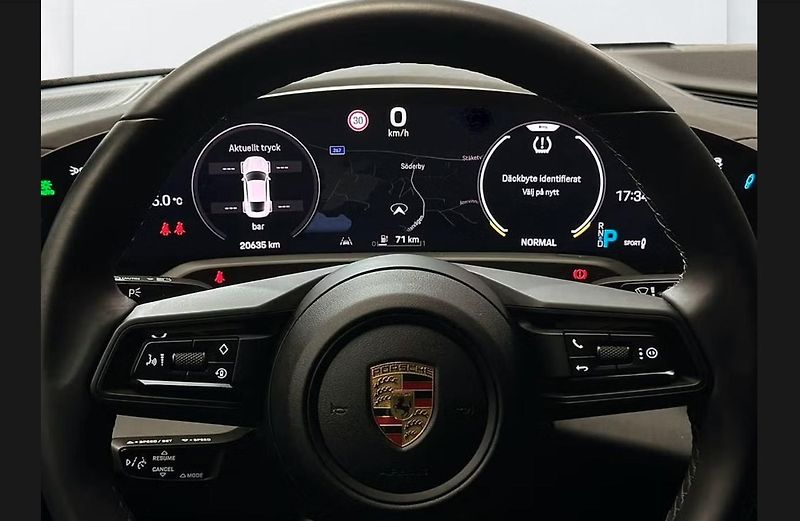 Porsche Taycan 93 kWh Panorama - fotka 18 z 25