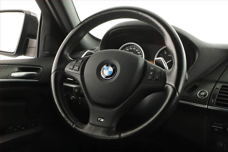 BMW X6 (2013) M Paket xDrive40d - fotka 11 z 12
