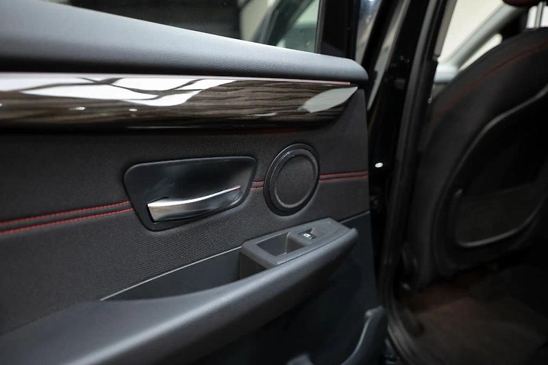 BMW Ostatní 216d Active Tourer - fotka 19 z 32