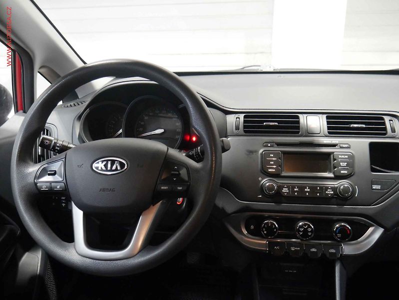 Kia Rio (2011) 1.25 CUUT, ČR, AC, tažné - fotka 11 z 15