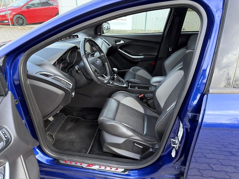 Ford Focus 2.0 ST 184 kW navi. xenony - fotka 6 z 23