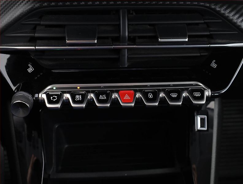 Peugeot 2008 (2021) 1.2 PureTech, Tempomat - fotka 12 z 15