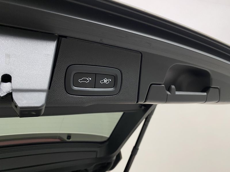 Volvo XC60 T6 AWD RECHARGE DARK ULTIMATE  - fotka 33 z 66