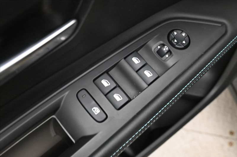 Peugeot 5008 1,5 96kW BlueHDi 7 míst Záruka - fotka 23 z 29